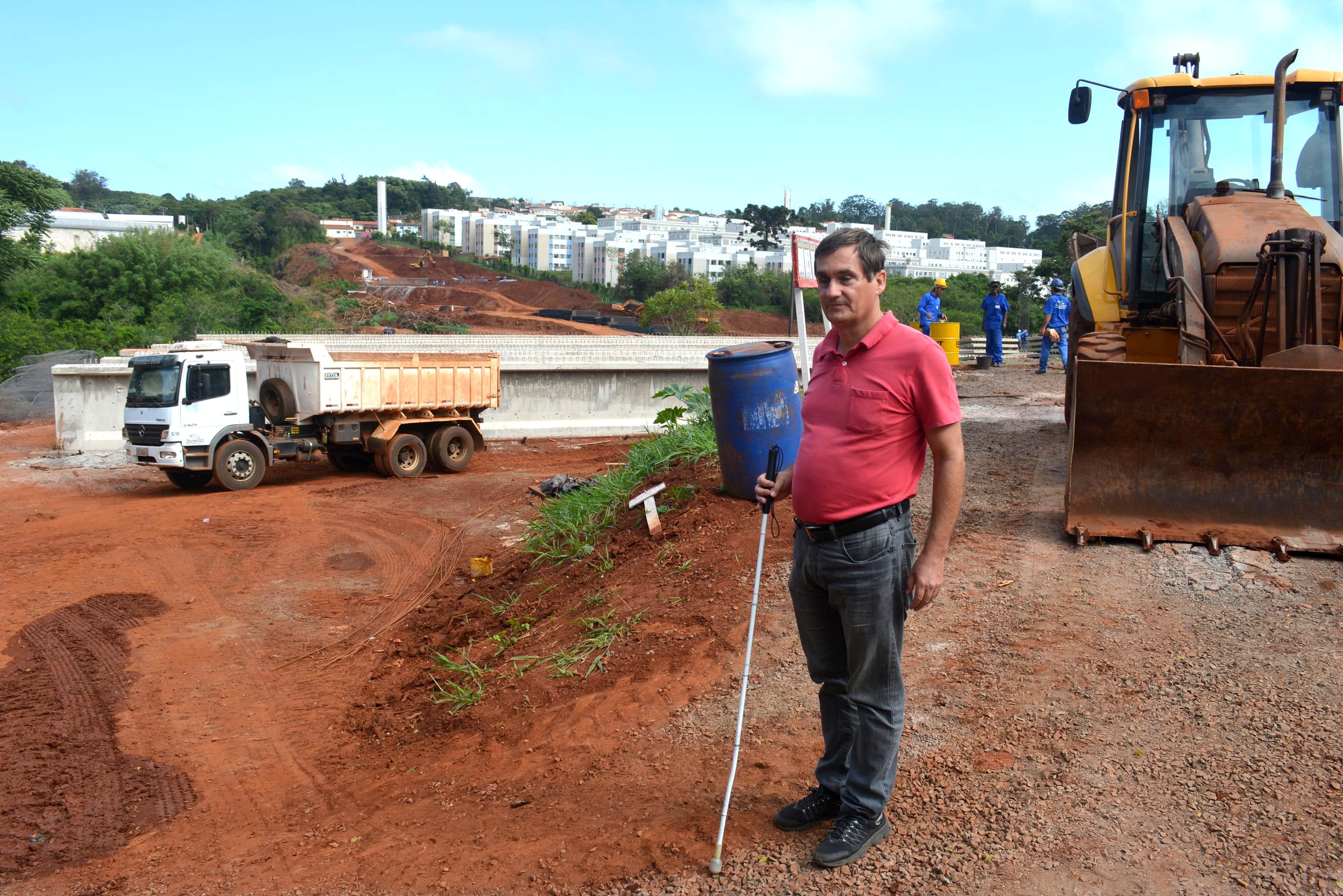 Carlos Trigo visita obras de viaduto que vai ligar setor leste ao Jardim Paraíso